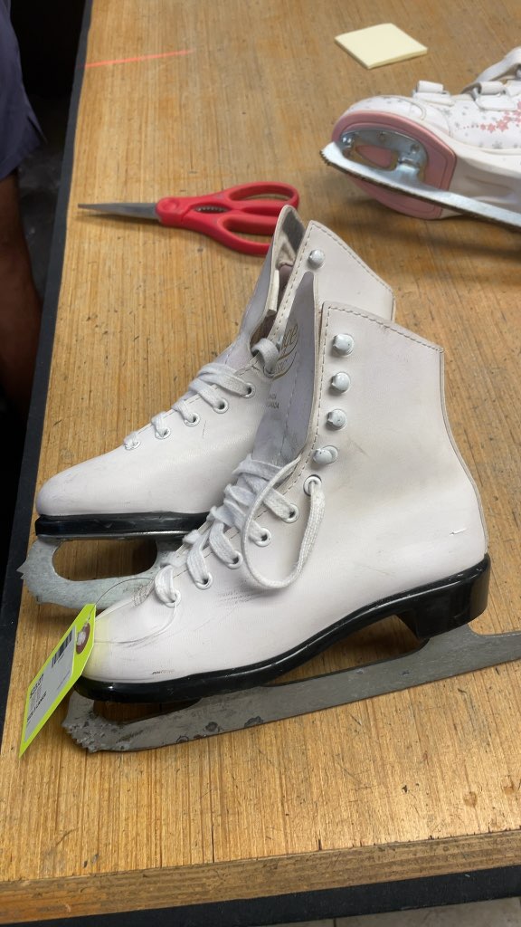 Lange Classic Figure Skates - Size 3
