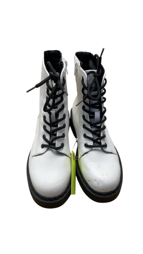 Linston White Lace-up Boots - Size 6.5