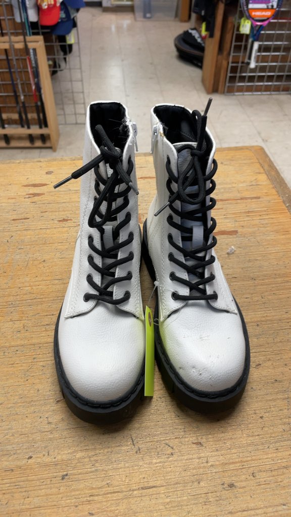 Linston White Lace-up Boots - Size 6.5