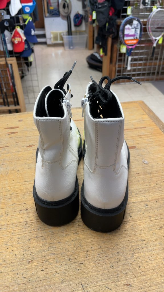 Linston White Lace-up Boots - Size 6.5