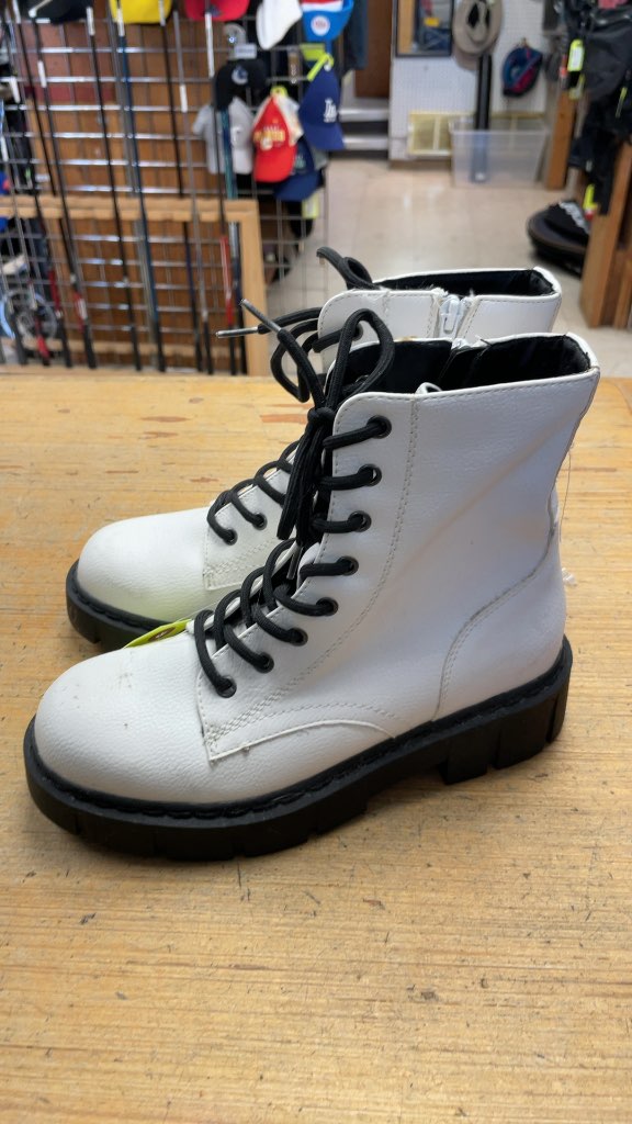 Linston White Lace-up Boots - Size 6.5