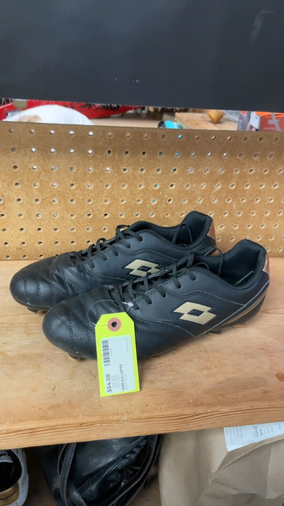 Lotto Soccer Cleats - Black/Gold - Size 9.5