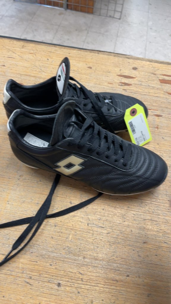 Lotto Soccer Cleats - Size 7