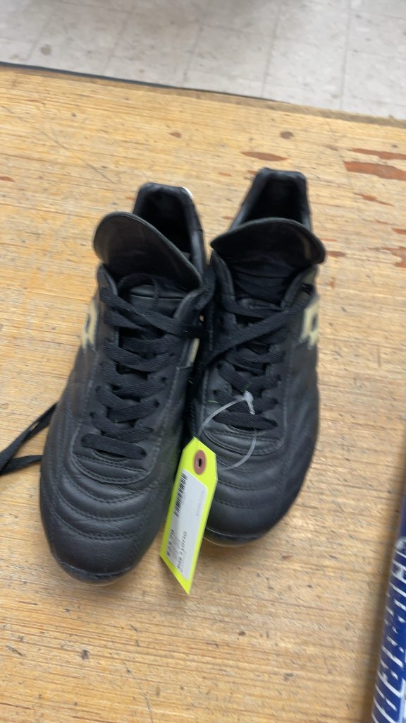 Lotto Soccer Cleats - Size 7