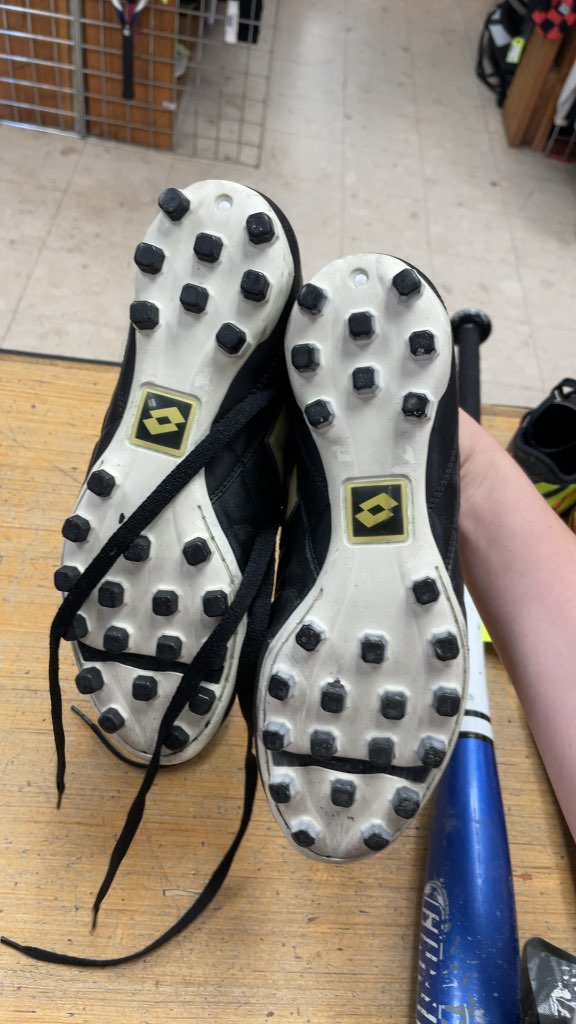 Lotto Soccer Cleats - Size 7