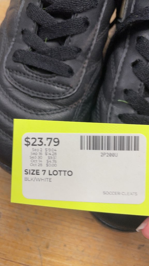 Lotto Soccer Cleats - Size 7