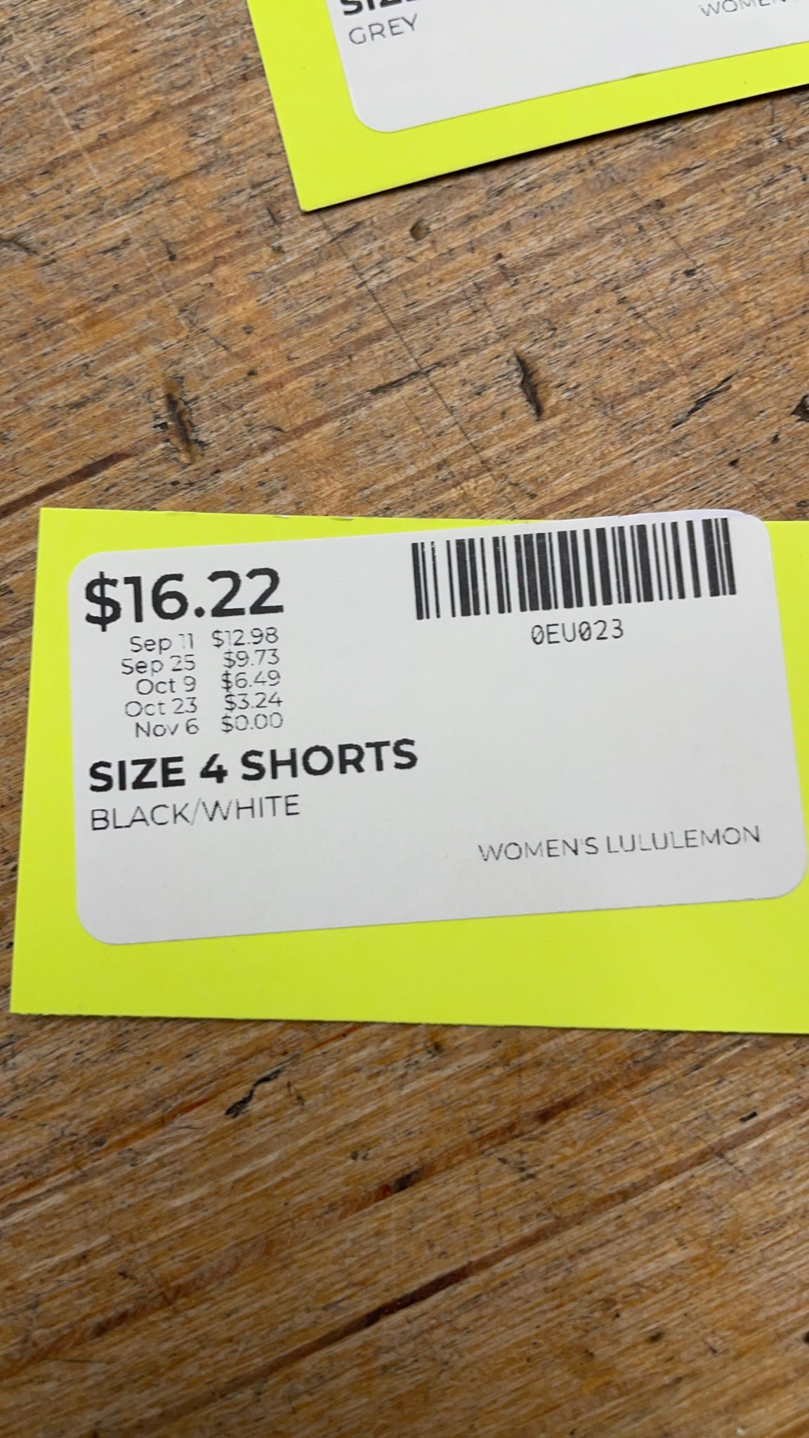Lululemon Athletic Shorts Size 4 Black/White