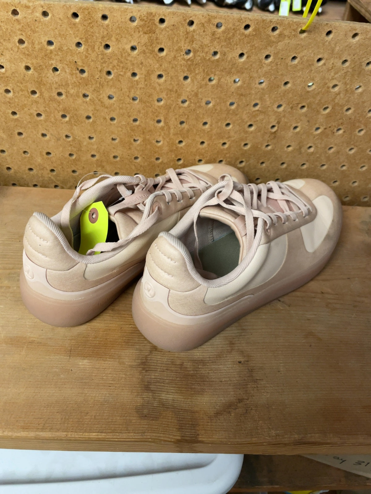 Lululemon Cityverse Ladies 9 Pink Sneakers