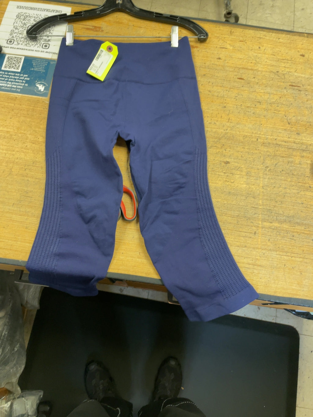 Lululemon Cropped Leggings Size 6 Blue