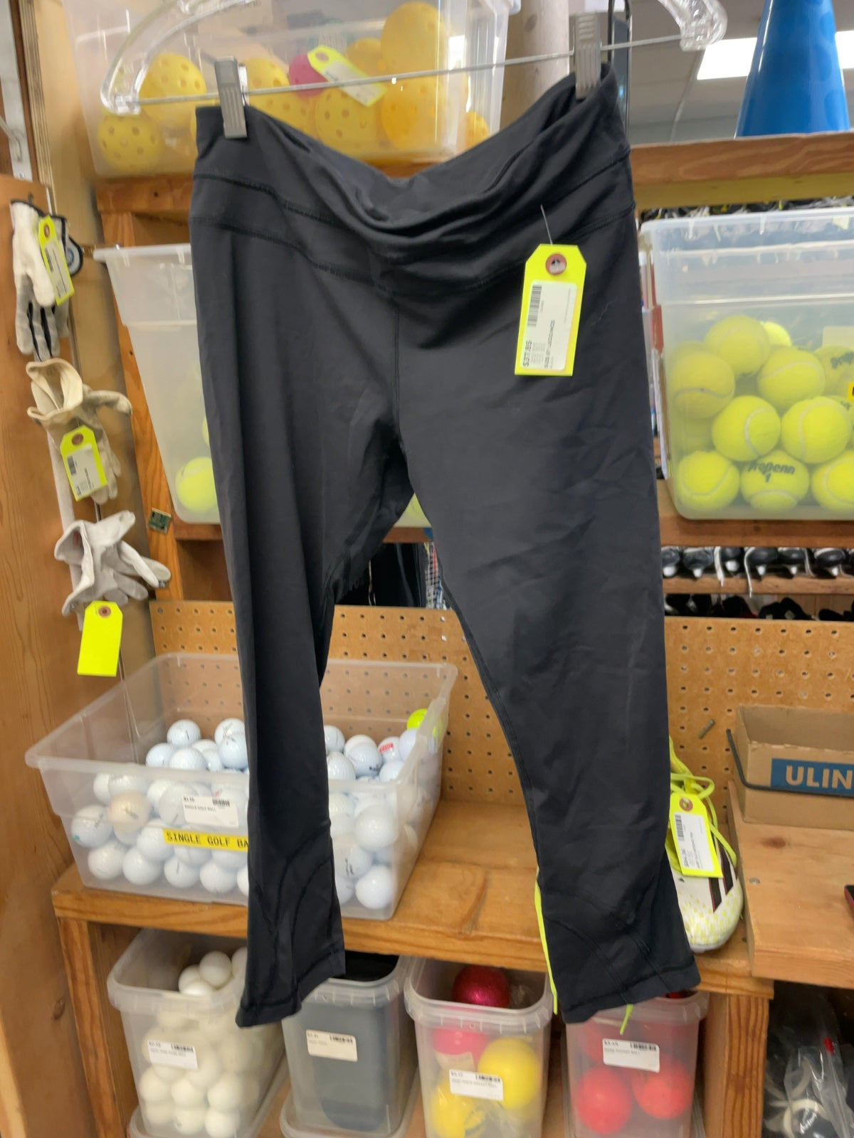 Lululemon Leggings Size 6 Black Cropped