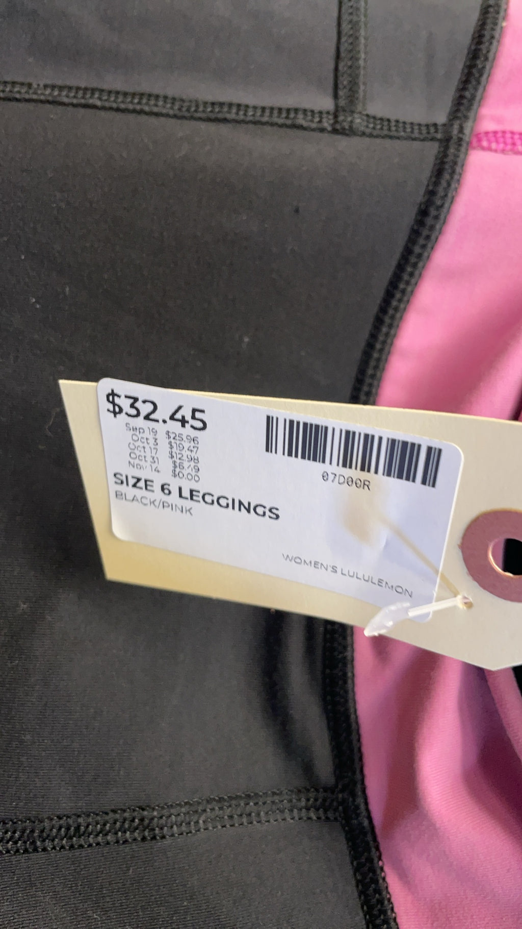 Lululemon Leggings Size 6 Black/Pink