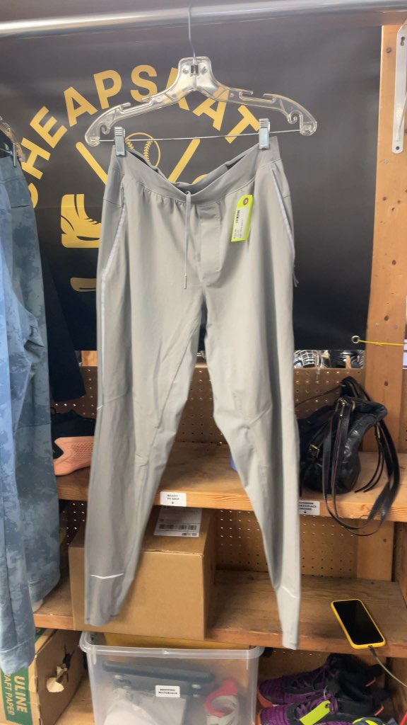 Lululemon Men's Grey Athletic Pants - Size Large