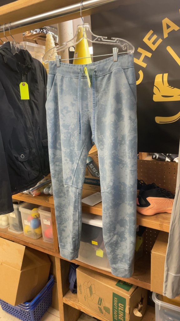 Lululemon Men's Size Large Blue Patterned Jogger Pants