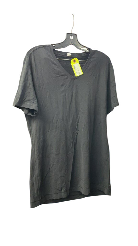 Lululemon Men's V-Neck T-Shirt - Black - Size Large