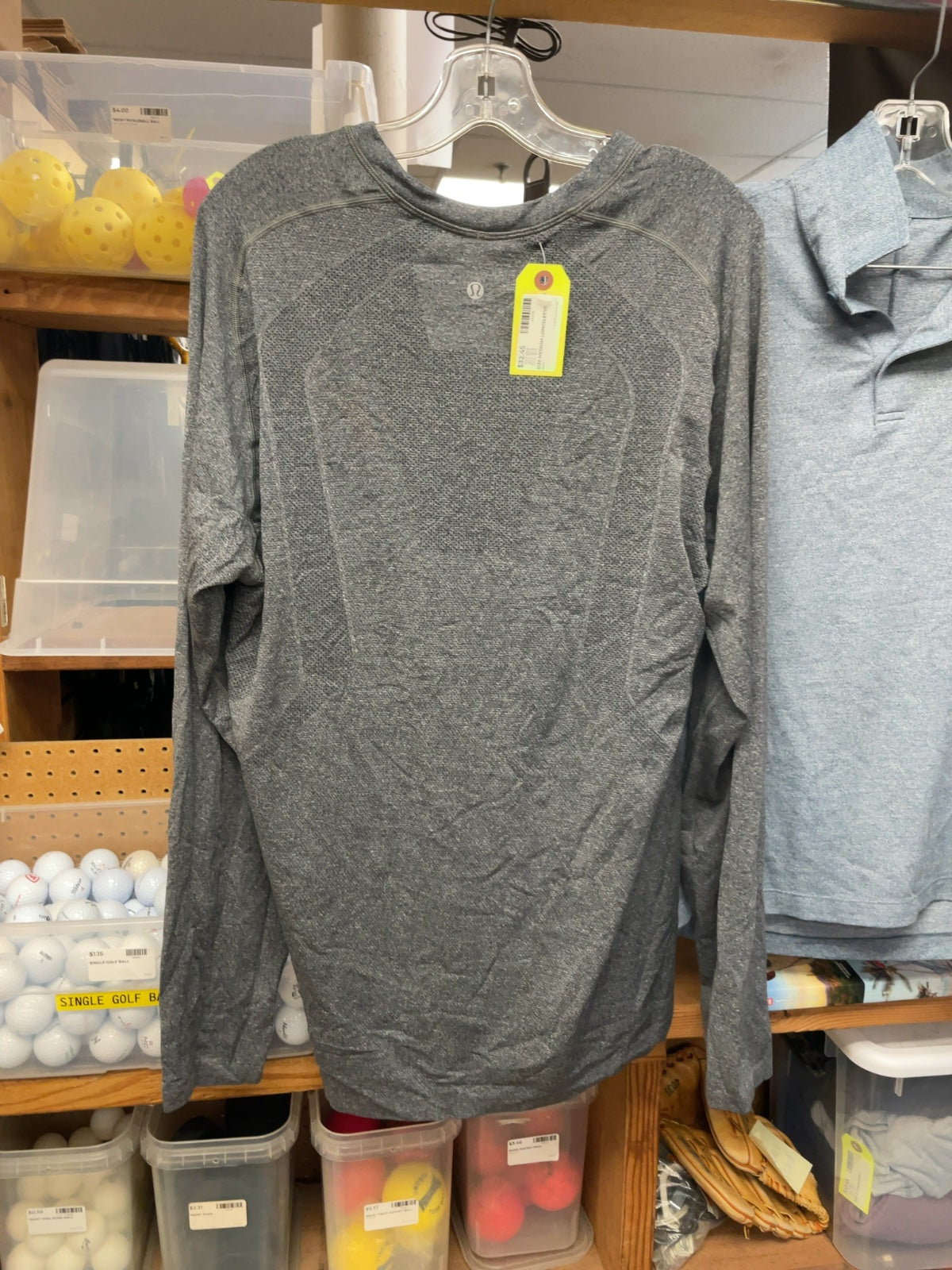 Lululemon Metal Vent Tech Size Medium Grey Long Sleeve Shirt