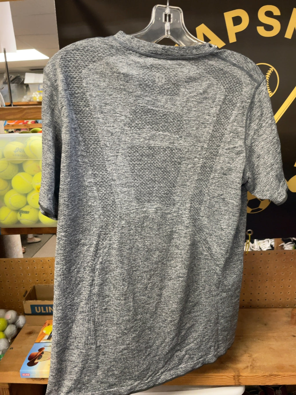 Lululemon Metal Vent Tech Size XL? Short Sleeve Shirt Grey