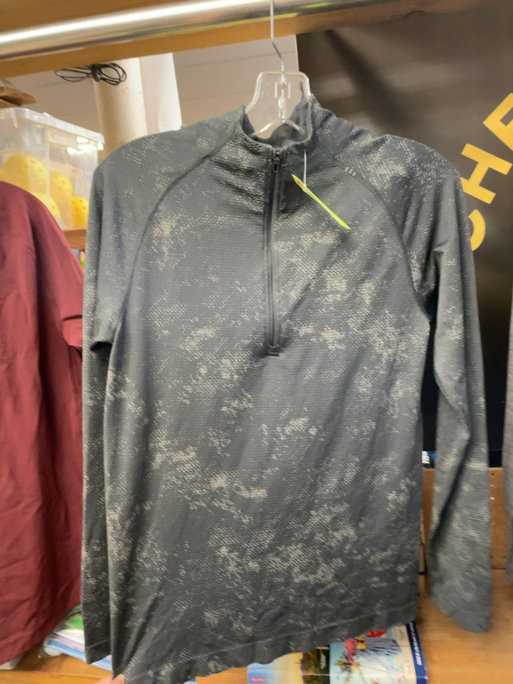 Lululemon Quarterzip Size Medium Green Patterned Shirt