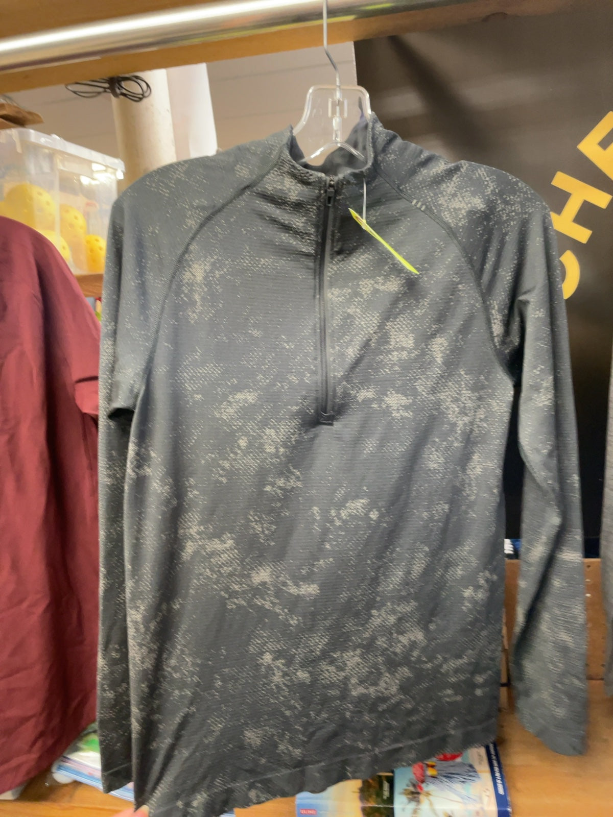 Lululemon Quarterzip Size Medium Green Patterned Shirt
