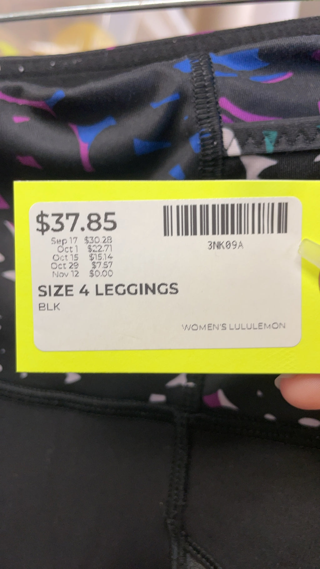 Lululemon Size 4 Leggings Black with Patterned Waistband
