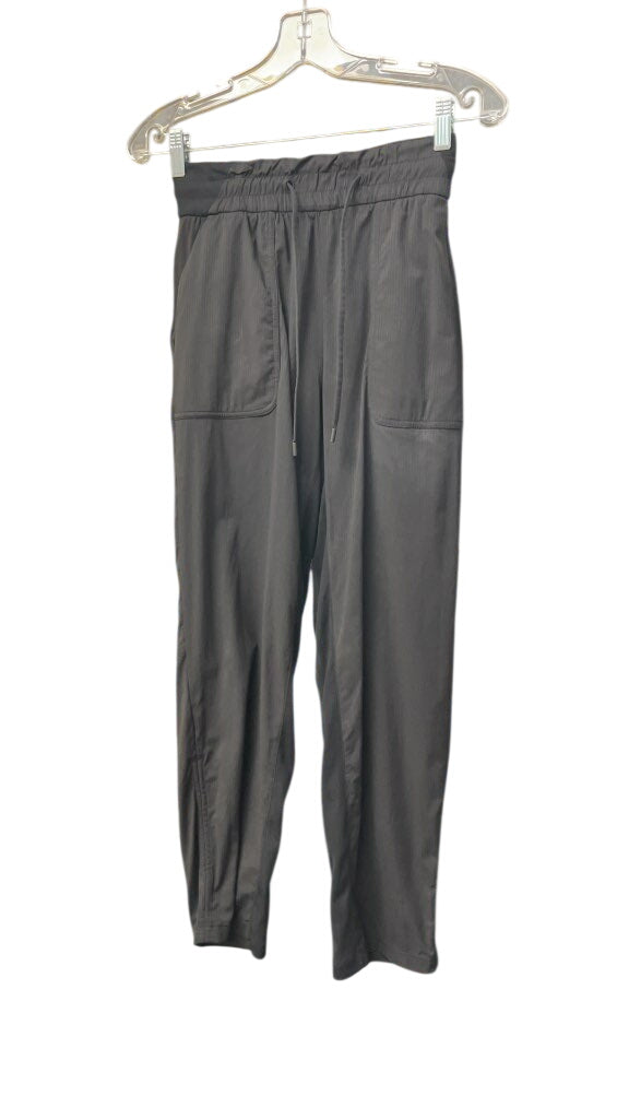 Lululemon Women's Black Pants - Size 6