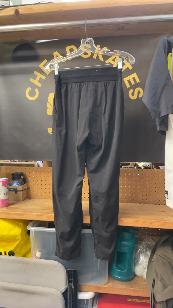 Lululemon Women's Black Pants - Size 6