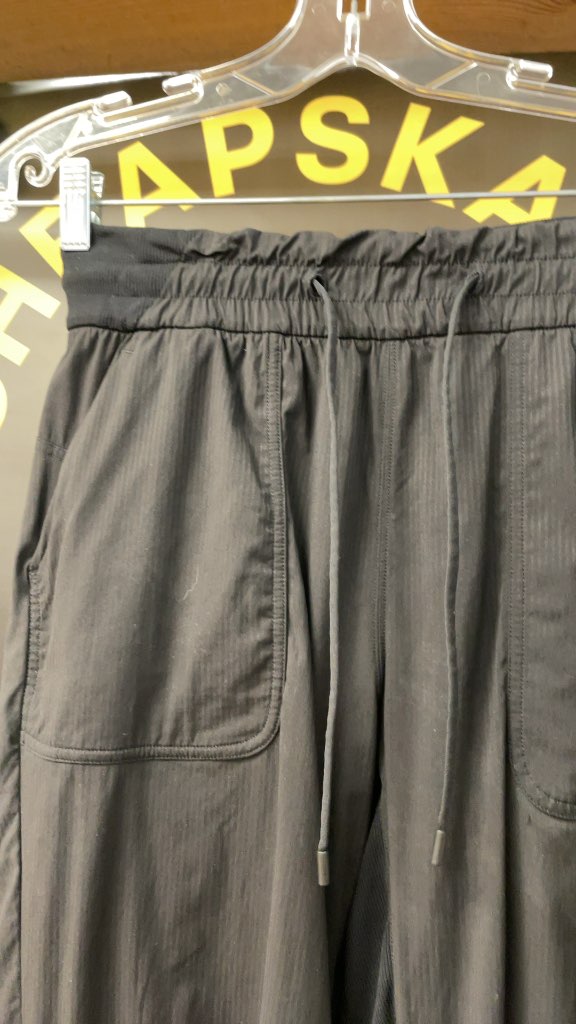 Lululemon Women's Black Pants - Size 6