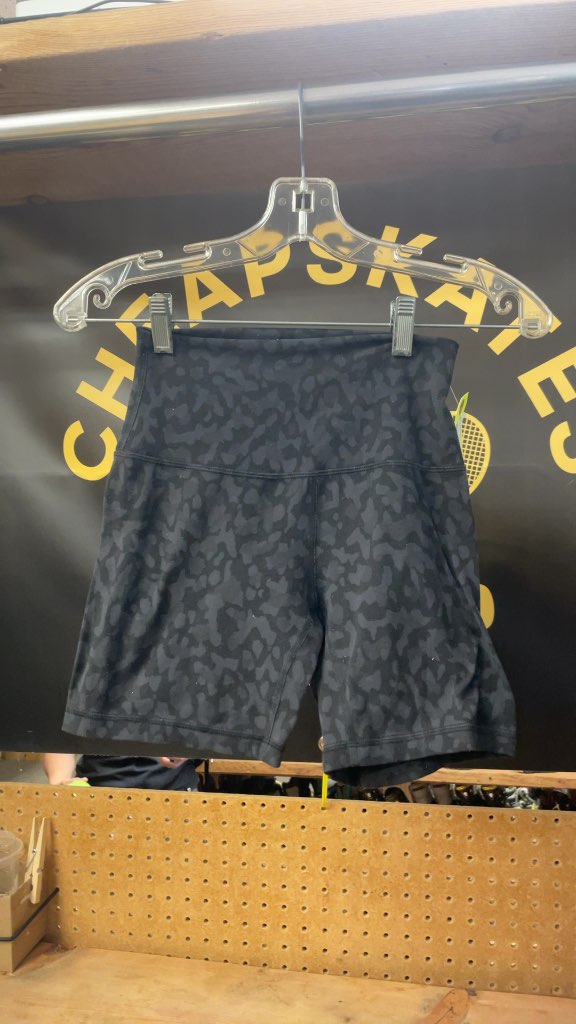 Lululemon Women's Camo Shorts - Size 4