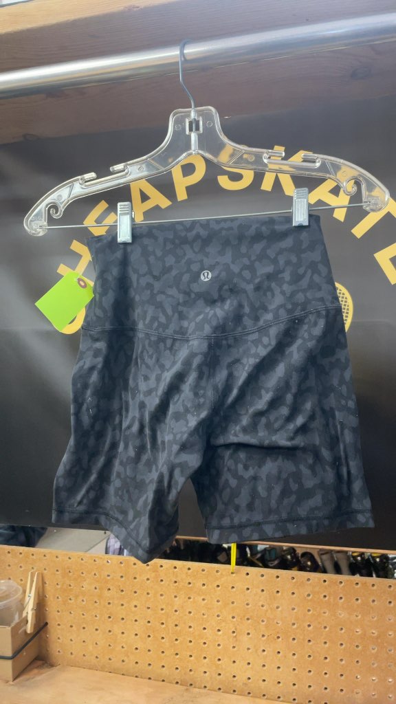 Lululemon Women's Camo Shorts - Size 4