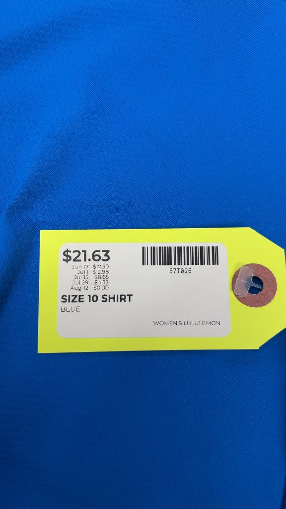 Lululemon Women's Graphic T-Shirt - Blue - Size 10