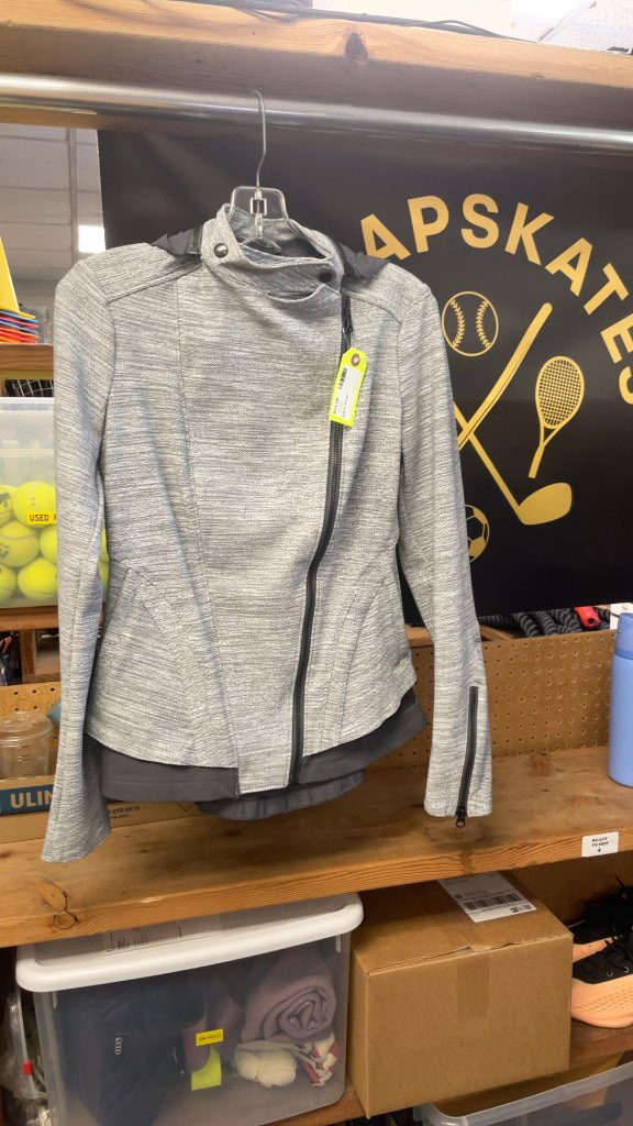 Lululemon Women's Grey Pleated Back Hooded Jacket