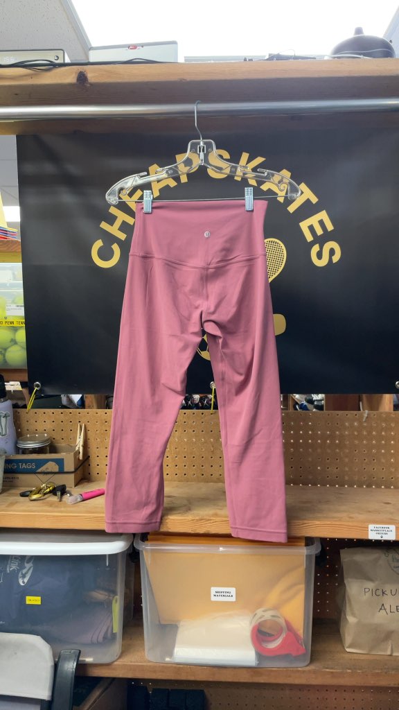 Lululemon Women's Pink Capri Leggings - Size 6