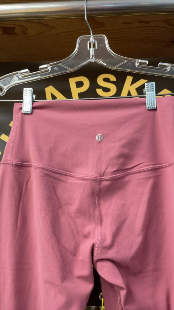 Lululemon Women's Pink Capri Leggings - Size 6