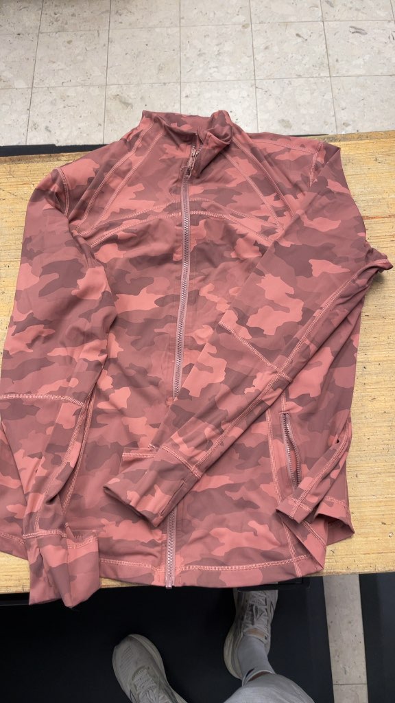 Lululemon Women's Size 20 Red Camo Zip-Up Jacket