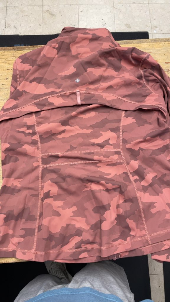 Lululemon Women's Size 20 Red Camo Zip-Up Jacket