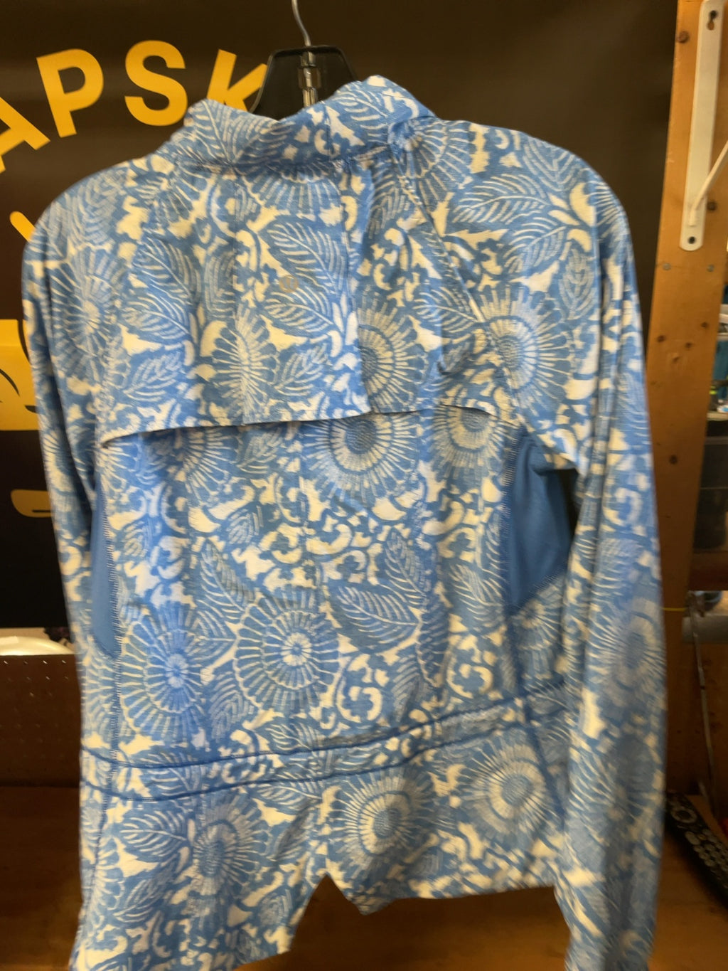 Lululemon Women's Size 4 Blue Patterned Athletic Jacket