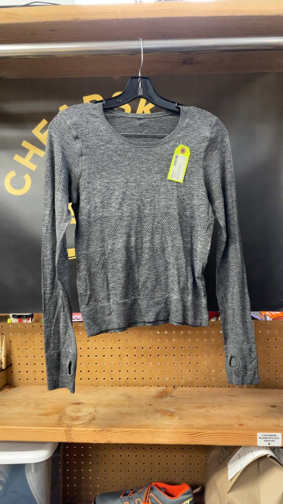 Lululemon Women's Size 4 Grey Long Sleeve Shirt
