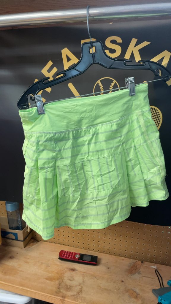 Lululemon Women's Size 6 Pleated Athletic Skirt - Neon Green