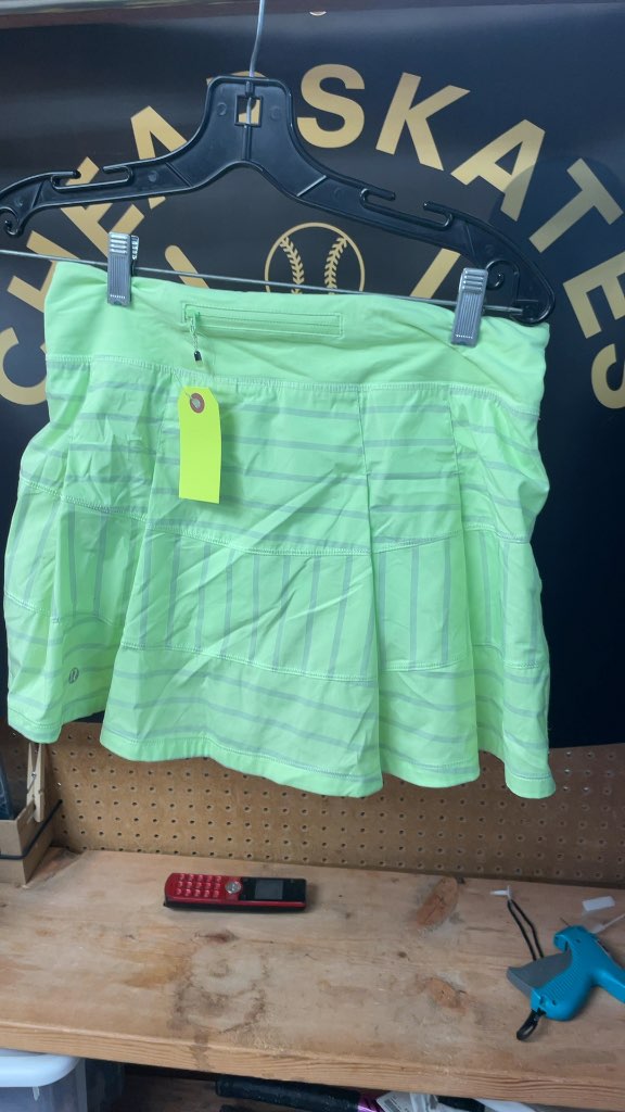 Lululemon Women's Size 6 Pleated Athletic Skirt - Neon Green