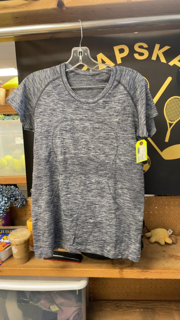Lululemon Women's Swiftly Tech Short Sleeve T-Shirt - Size 8 - Purple