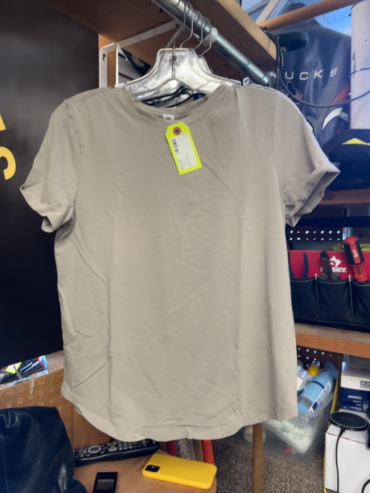 Lululemon Women's T-Shirt Size 6 Tan