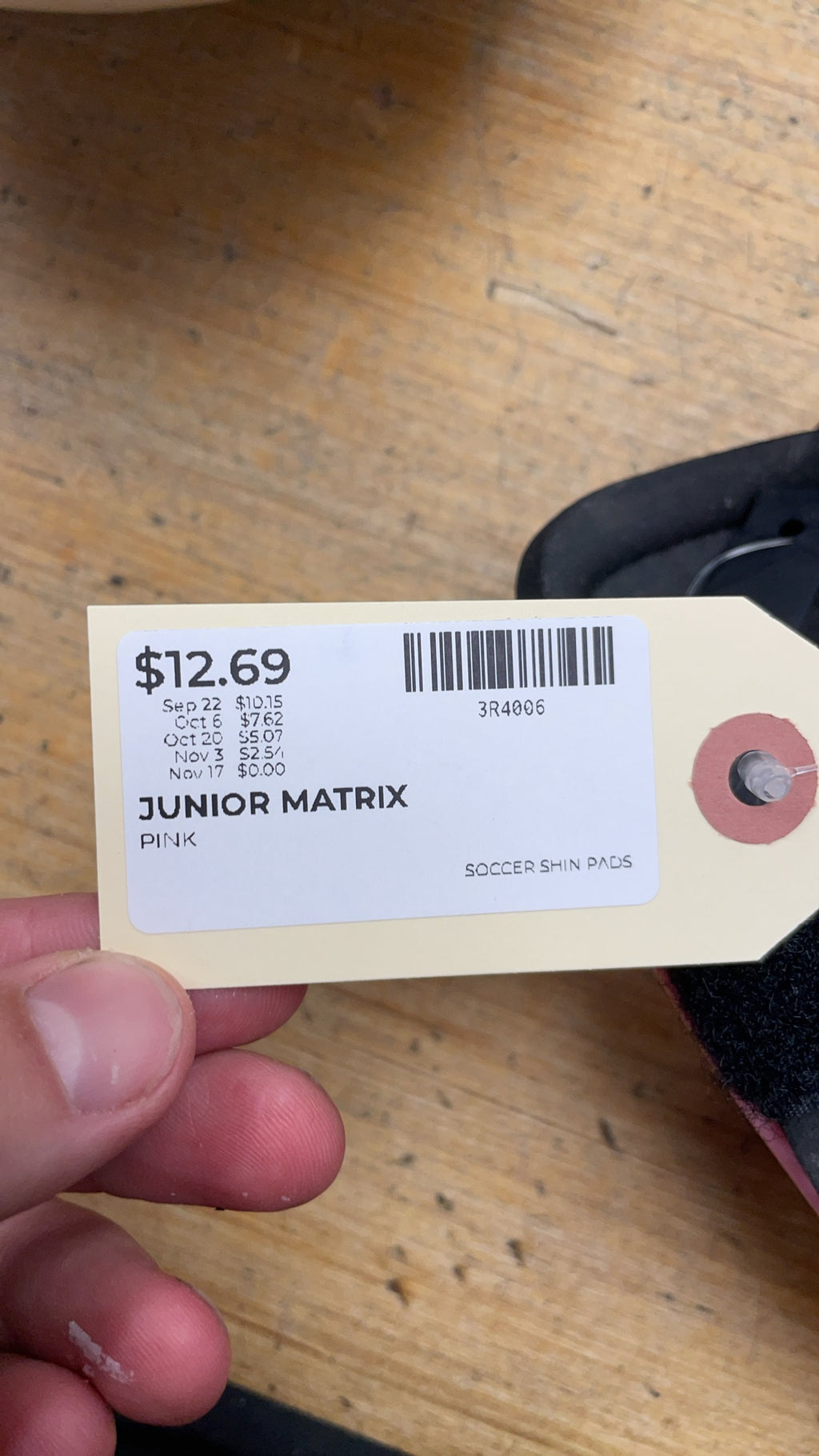 Matrix Junior Shin Guards Size M Pink