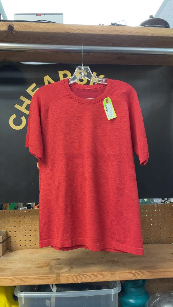 Men's Lululemon Short Sleeve Athletic T-Shirt - Red - Size Medium