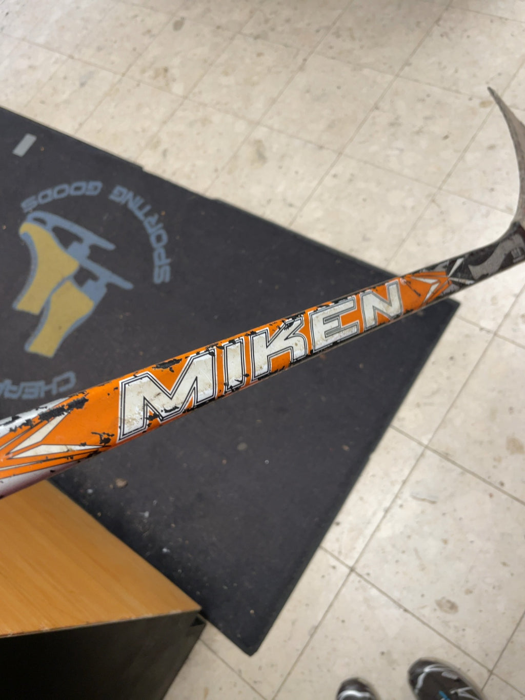 Miken MV3 40 Flex RH Hockey Stick