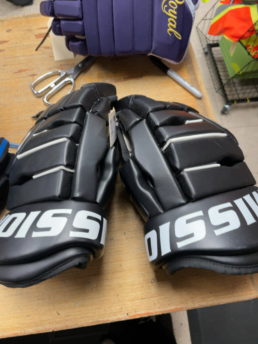 Mission Hockey Gloves 14" Black/White
