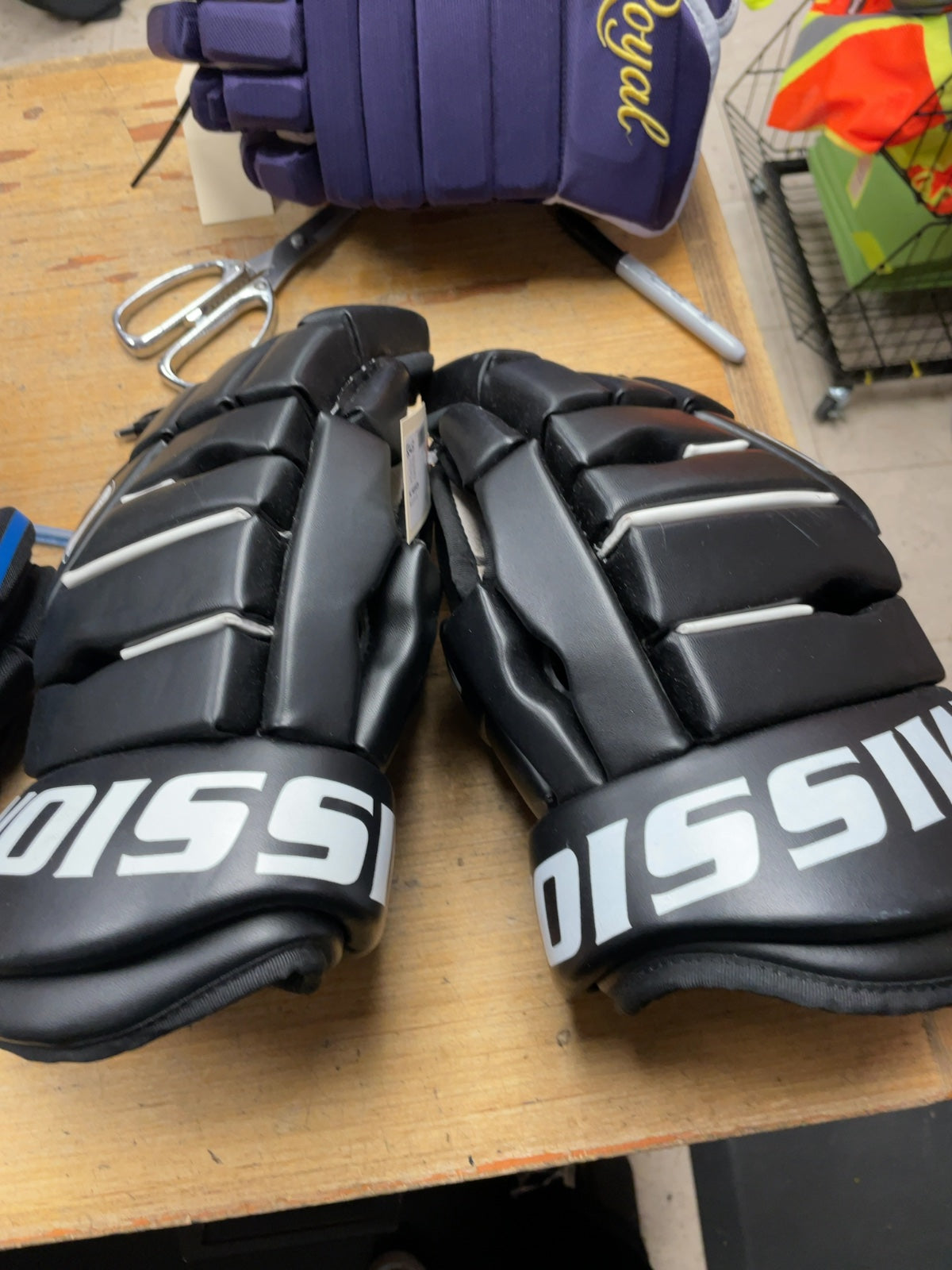 Mission Hockey Gloves 14" Black/White