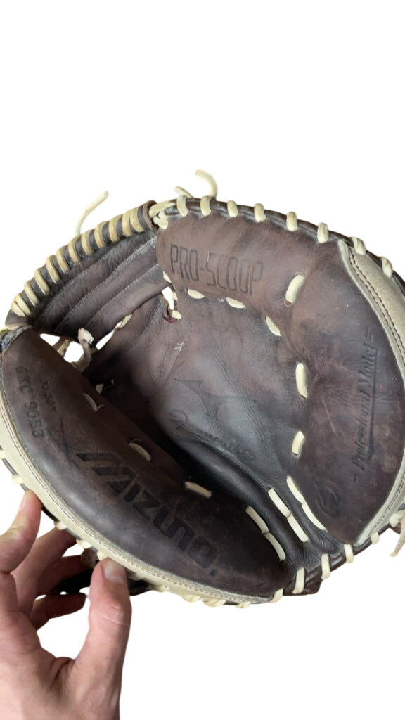 Mizuno Pro-Scoop Catcher's Mitt - Right Handed