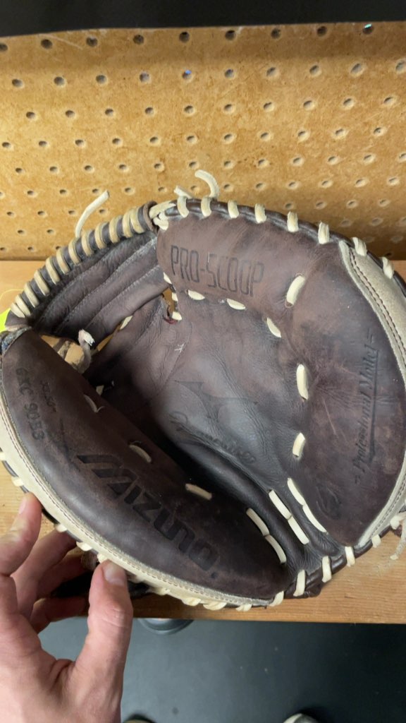 Mizuno Pro-Scoop Catcher's Mitt - Right Handed