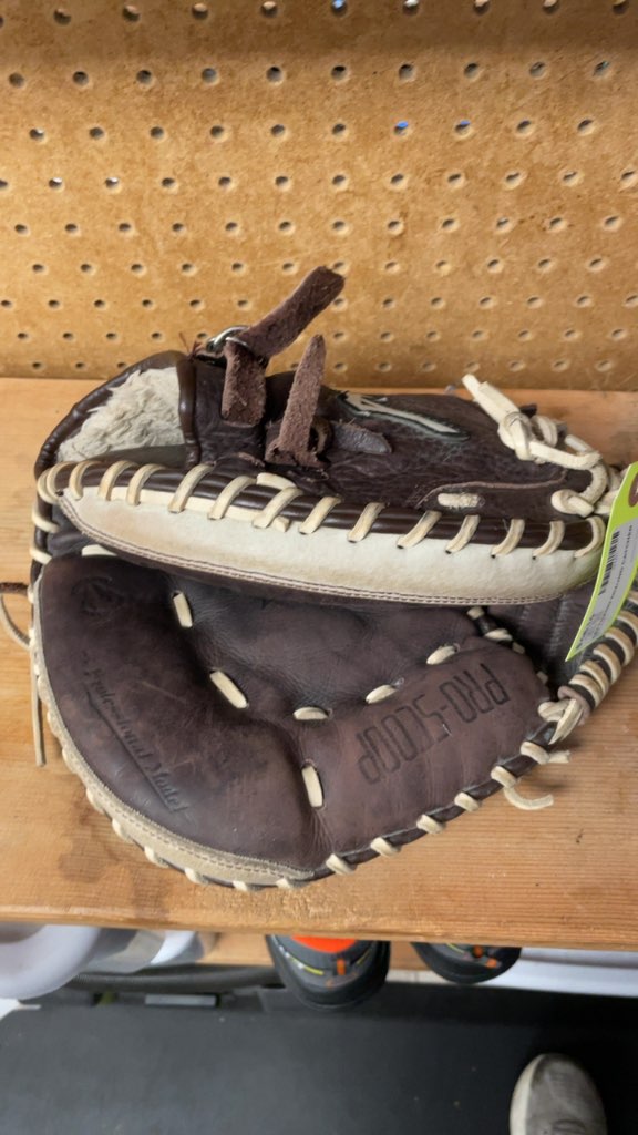 Mizuno Pro-Scoop Catcher's Mitt - Right Handed