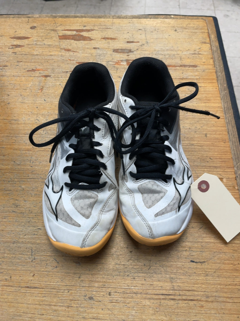 Mizuno Thunder Blade Z Size 7.5 US Women's Court Shoes