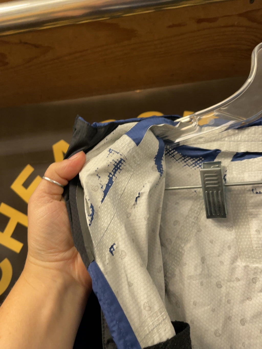 Mountain Hardwear Rain Jacket Size L Blue